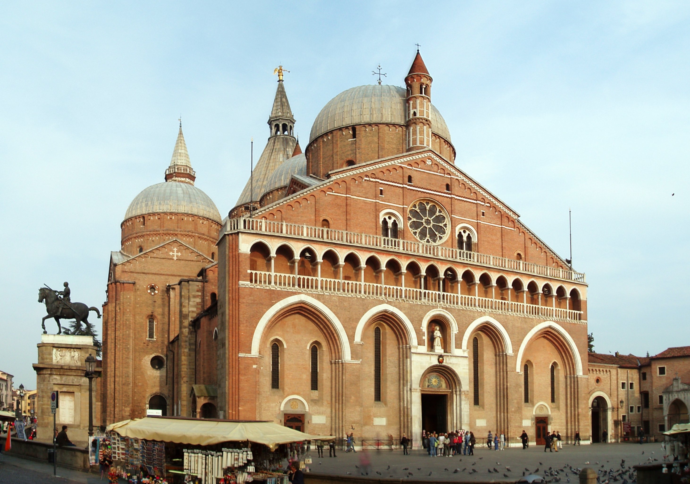 Basilica_di_SantAntonio_da_Padova.jpg
